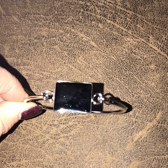 New Silver and Onyx Bracelet with Clasp - Picture 2 of 3